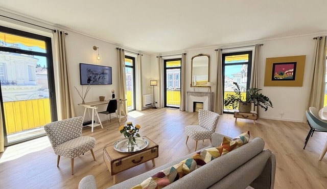 Magnificent duplex apartment on the top floor with elevator, a few steps from the Coulée Verte.