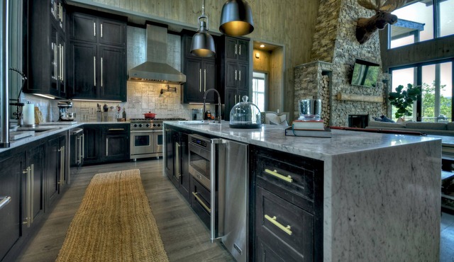 Magnificent Estate with Pool Minutes from Downtown Blue Ridge