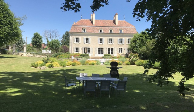 Magnificent family property with swimming pool in Burgundy Franche-Comté