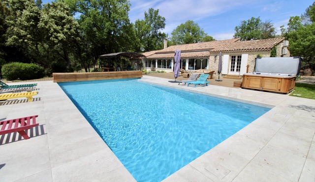 Magnificent family villa in absolute calm 20km from Aix-en-Provence