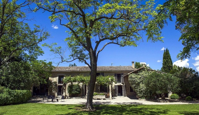 Magnificent farmhouse for 14 people with private pool near Alpilles