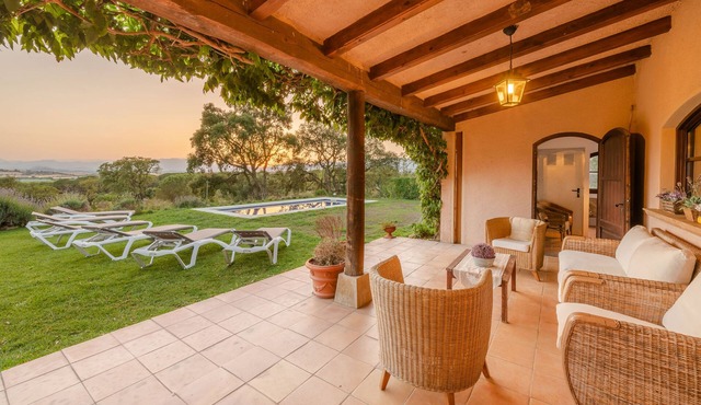 Magnificent farmhouse 13 minutes from the best beaches of the Costa Brava