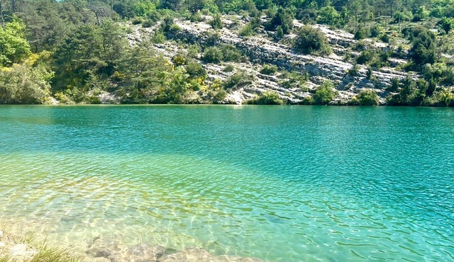 Magnificent studio terrasse overlooking lake esparron 4 pers.