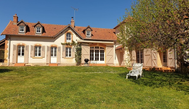 Magnificent property for rent 300m², sleeps 13 South Burgundy