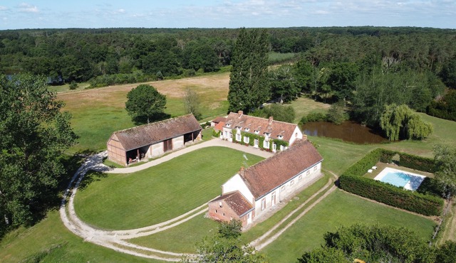 Magnificent Sologne property in a peaceful setting, private swimming pool