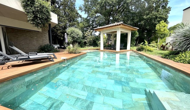 Magnificent villa with swimming pool