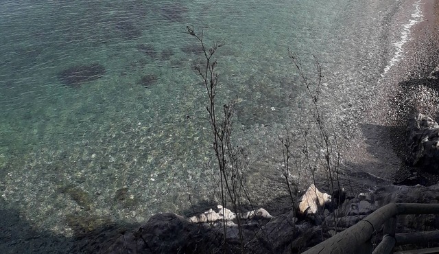 Magnificent apartment with pool and sea view.