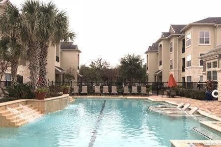 Magnificent Furnished Apartment near Exxon Campus
