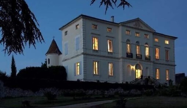 Magnificent genuine castle with pool in the Agen region, Perigord