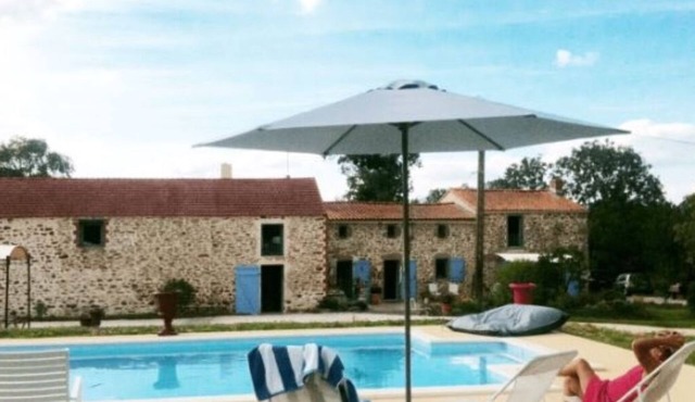 Magnificent Gite de charme 15 p, near Puy du Fou with heated swimming pool