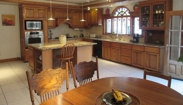 Magnificent Home Set On 3 Acres 15 Minutes From The Plaza!