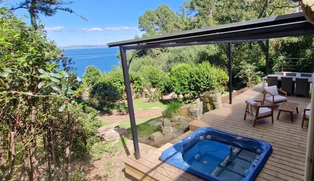 Magnificent house sea view- Jacuzzi- 2Ha land- GR34