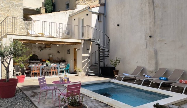 Magnificent house in Provence at the foot of the Château de Boulbon