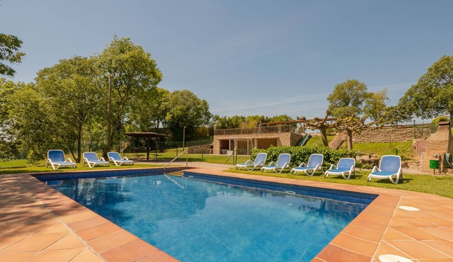 Magnificent house surrounded by fields and forest. Pool and large porch with barbecue