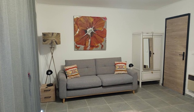 Magnificent independent Studio