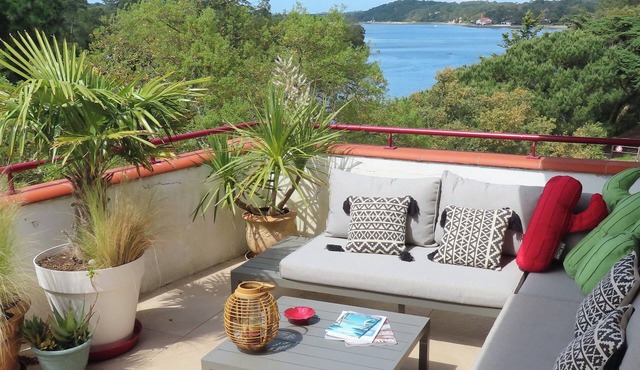 Magnificent Lake View, Hossegor City Center, 10 min walk to the Ocean, Large Terrace