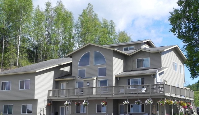Magnificent Lakefront & Denali Views