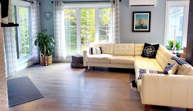 Magnificent large house 5 minutes from Magog