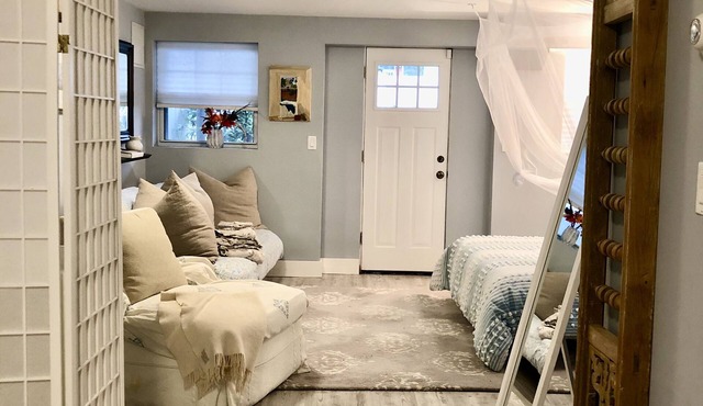 Magnificent Large Private Apartment Designer Hotel-Like Studio Sleeps 2