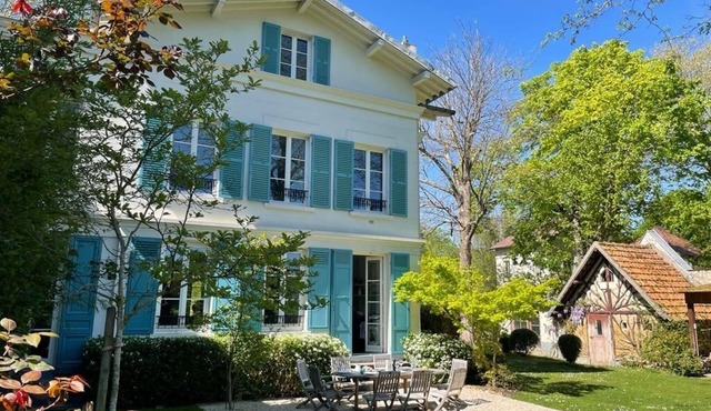 Magnificent Le Vésinet villa ideally located (15mn from Paris)