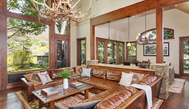 Magnificent Lg HomenSleeps 12 - n2 miles to AspennSkiing Biking Golf