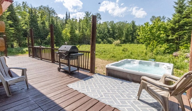 Magnificent log cabin located less than 30 minutes from Quebec.