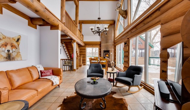 Magnificent log cabin with breathtaking views and water access