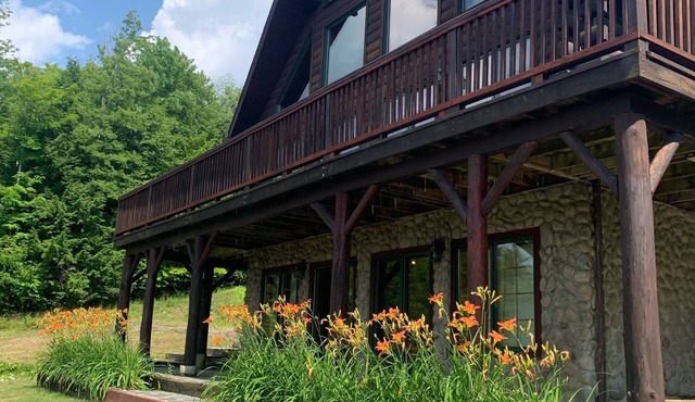 Magnificent Log Home Getaway