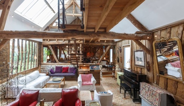 MAGNIFICENT LONGÈRE NEAR THE SEA