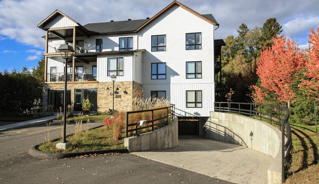 Magnificent luxury condo located in Mont-Tremblant. In the heart of the village