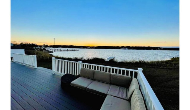 Magnificent Madison's private bay getaway home!