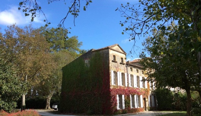 Magnificent Maison de Maitre in a wonderful private parkland with a heated pool.