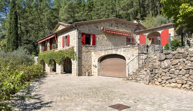 Magnificent Mas Ardéchois with swimming pool and pétanque court