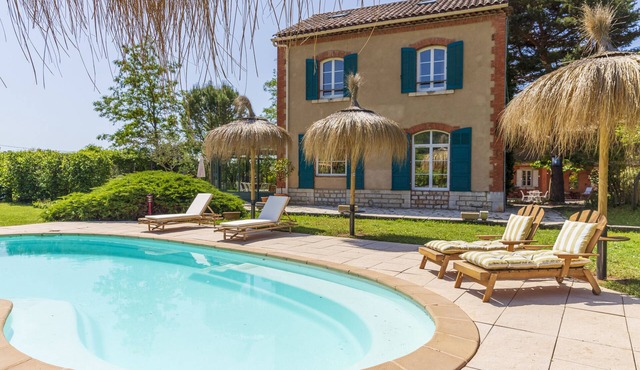 Magnificent Mas provençal with swimming pool, pétanque, pizza oven, volleyball