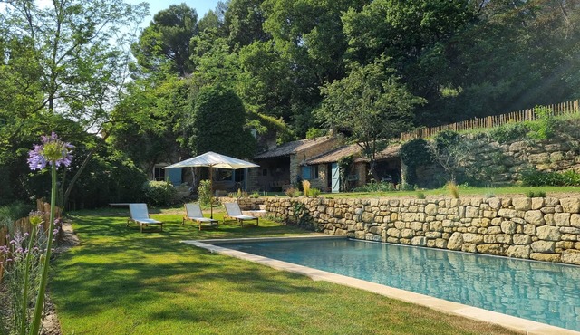 Magnificent Mas Provençal in the southern Luberon