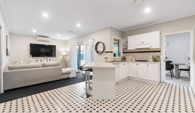 Magnificent Maxwell of Mornington