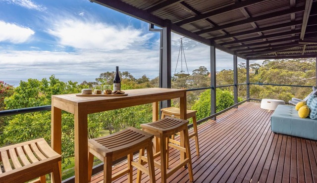 Magnificent McCrae Views – Bay and Bush - Large family home, stunning views and room for all!