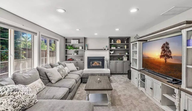 Magnificent Modern Farmhouse!n