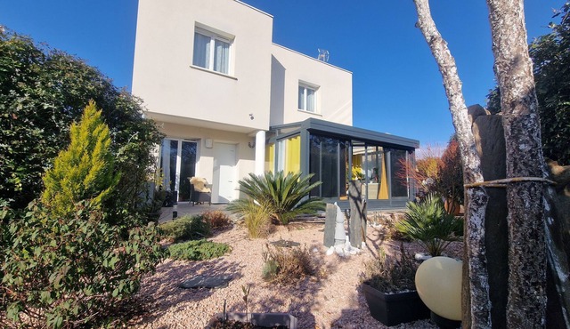 Magnificent modern fully air-conditioned house