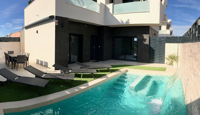 Magnificent modern villa with private heated jacuzzi pool with mountain views