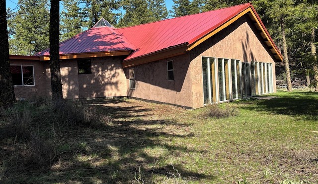 Magnificent Mountain Retreat.nHundreds of secluded acres to roam.nPet friendly