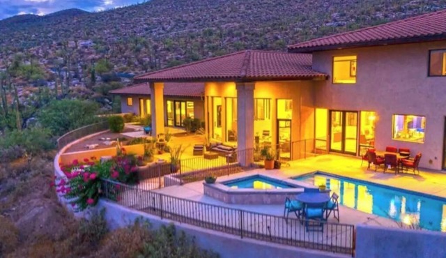 MAGNIFICENT MOUNTAINSIDE ESTATE W/STUNNING VIEWS!