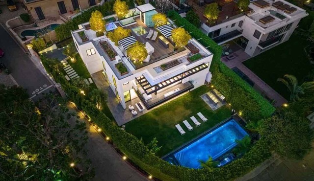 Magnificent new architectural private and gated community in Beverly Hills flats