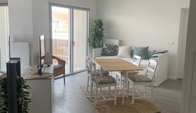 Magnificent new apartment 200 m from the beach