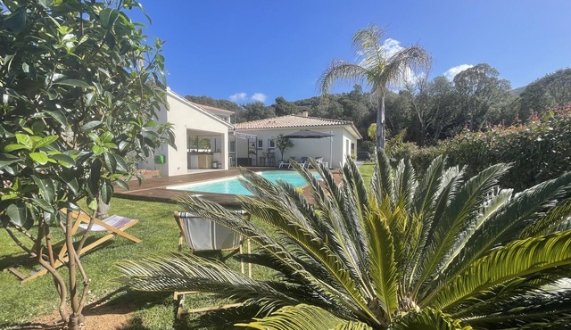 Magnificent new villa between sea and mountains, between Porticcio and Ajaccio