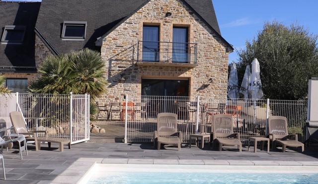 MAGNIFICENT NEW VILLA CLOSE BEACH WITH HEATED SWIMMING POOL