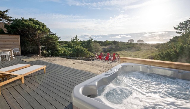 Magnificent Oceanfront Views of Twin Rocks on Private Acre, Pet Friendly, Hot Tub, Fire-Pit, Deck