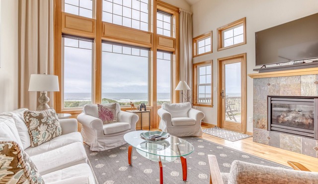 Magnificent Ocean-view Townhome with Game Room, Hot Tub and King Suite!