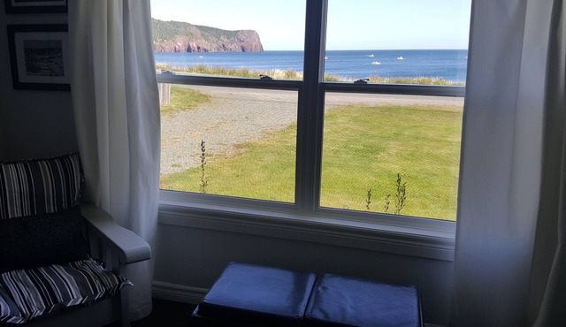 Magnificent Oceanfront Cottage in Flatrock- 12 minutes from St. John's (YYT)