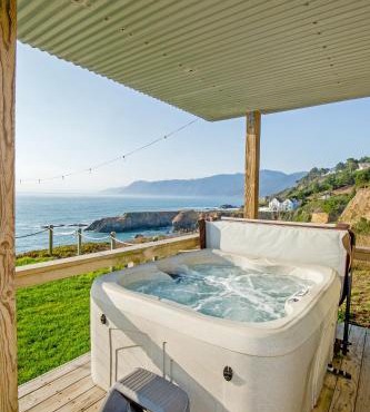 Magnificent Oceanview by OceanviewHotTubs Oceanfront! Shelter Cove, CA Tesla EV station